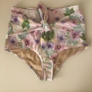 Kortni Jeane Floral tie-front bottom